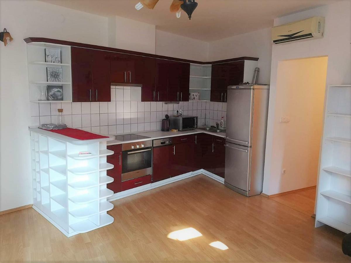 Centrum - A. Apartman Pécs Exteriör bild