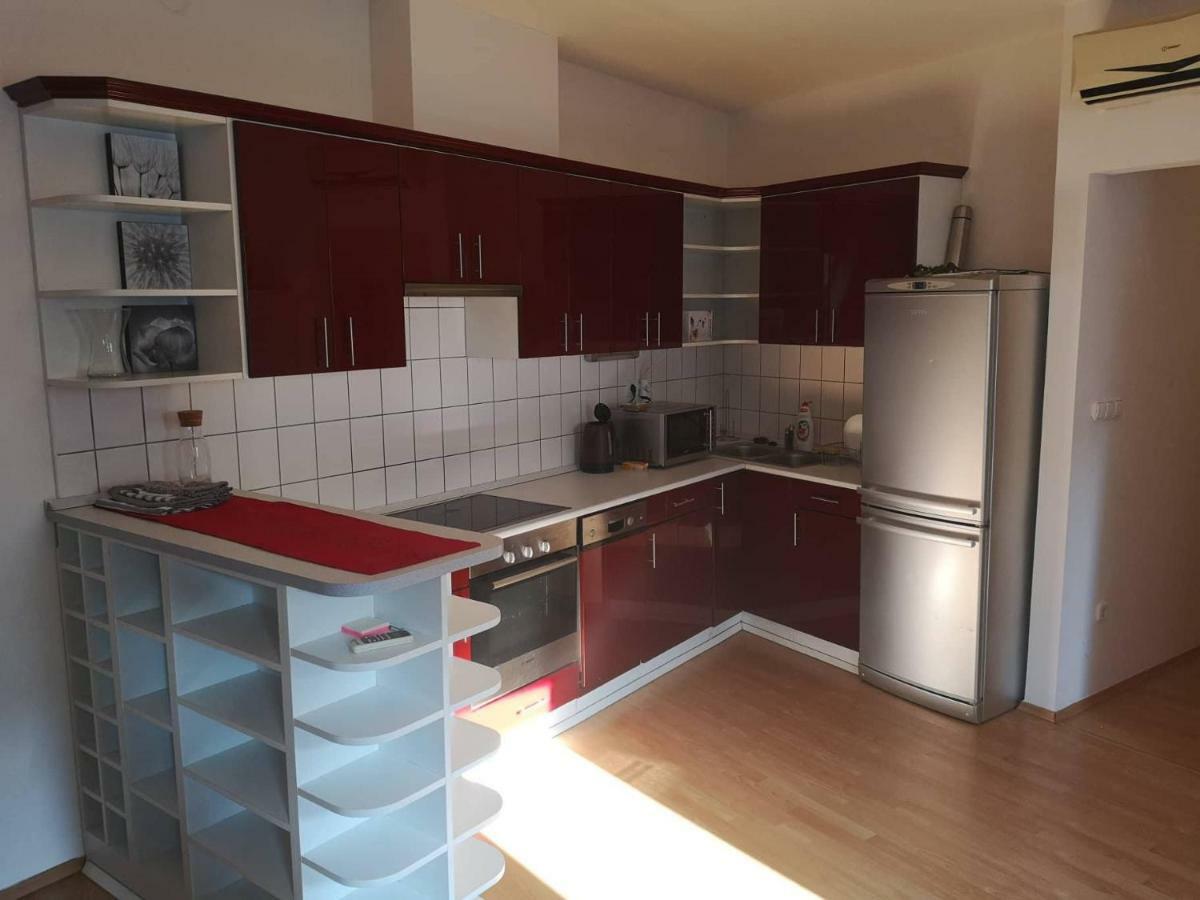Centrum - A. Apartman Pécs Exteriör bild