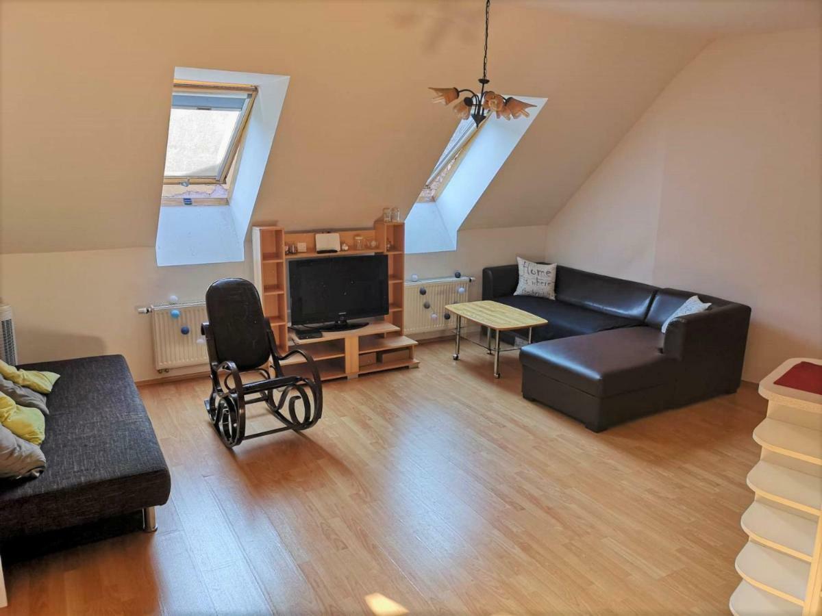 Centrum - A. Apartman Pécs Exteriör bild