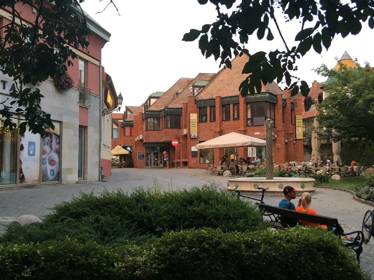 Centrum - A. Apartman Pécs Exteriör bild